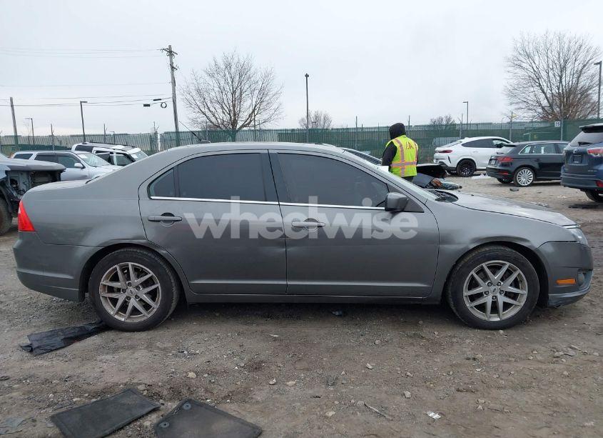 Photo 12 of 2010 Ford Fusion SE (VIN 3FAHP0HA9AR418026)