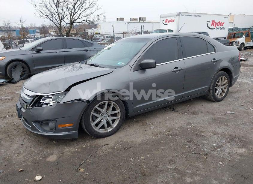 Photo 2 of 2010 Ford Fusion SE (VIN 3FAHP0HA9AR418026)