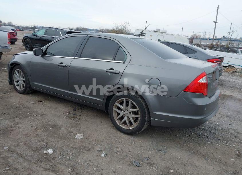 Photo 3 of 2010 Ford Fusion SE (VIN 3FAHP0HA9AR418026)