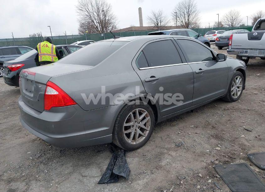 Photo 4 of 2010 Ford Fusion SE (VIN 3FAHP0HA9AR418026)