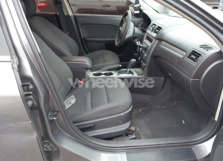 Photo 5 of 2010 Ford Fusion SE (VIN 3FAHP0HA9AR418026)