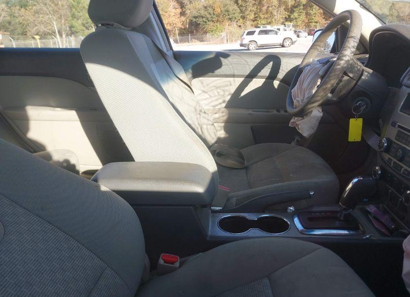 Photo 5 of 2010 Ford Fusion SE (VIN 3FAHP0HA9AR418057)