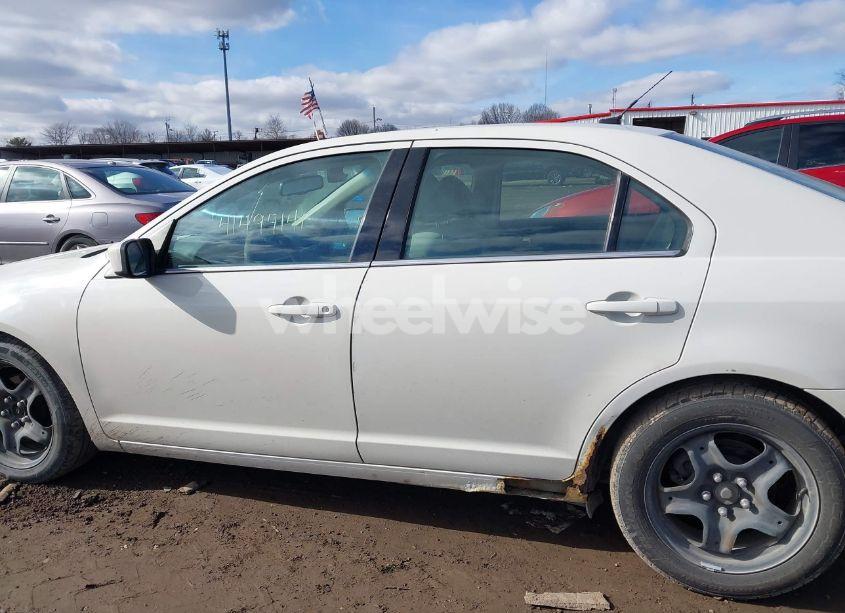 Photo 14 of 2010 Ford Fusion SE (VIN 3FAHP0HA9AR429527)