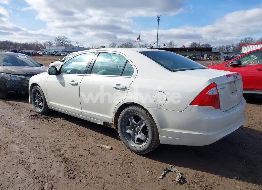 Photo 3 of 2010 Ford Fusion SE (VIN 3FAHP0HA9AR429527)