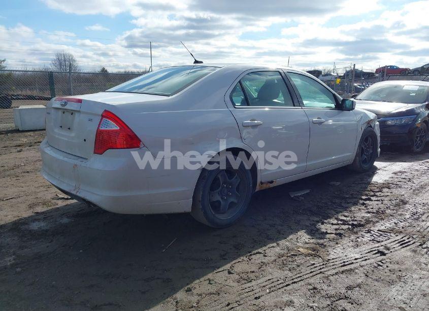 Photo 4 of 2010 Ford Fusion SE (VIN 3FAHP0HA9AR429527)