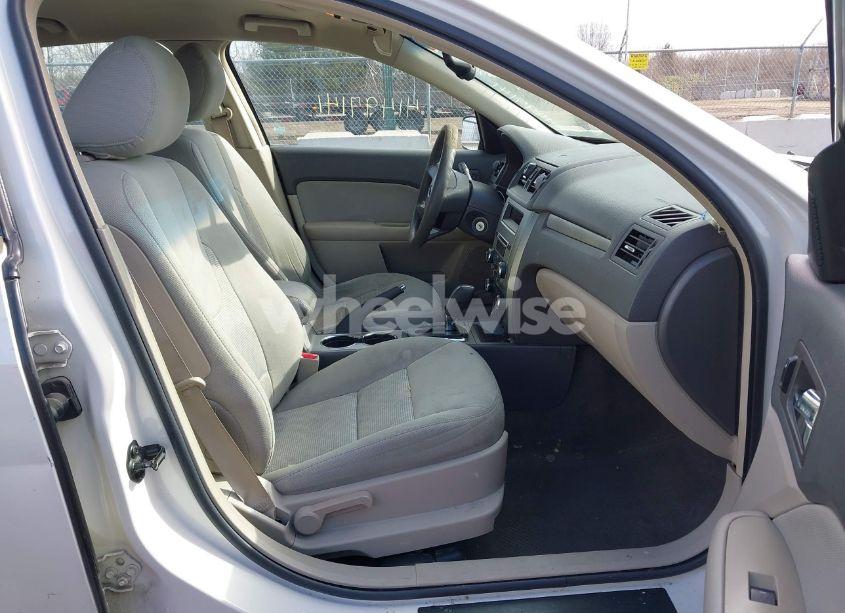 Photo 5 of 2010 Ford Fusion SE (VIN 3FAHP0HA9AR429527)