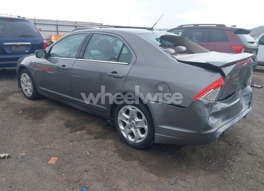 Photo 3 of 2010 Ford Fusion SE (VIN 3FAHP0HA9AR430936)