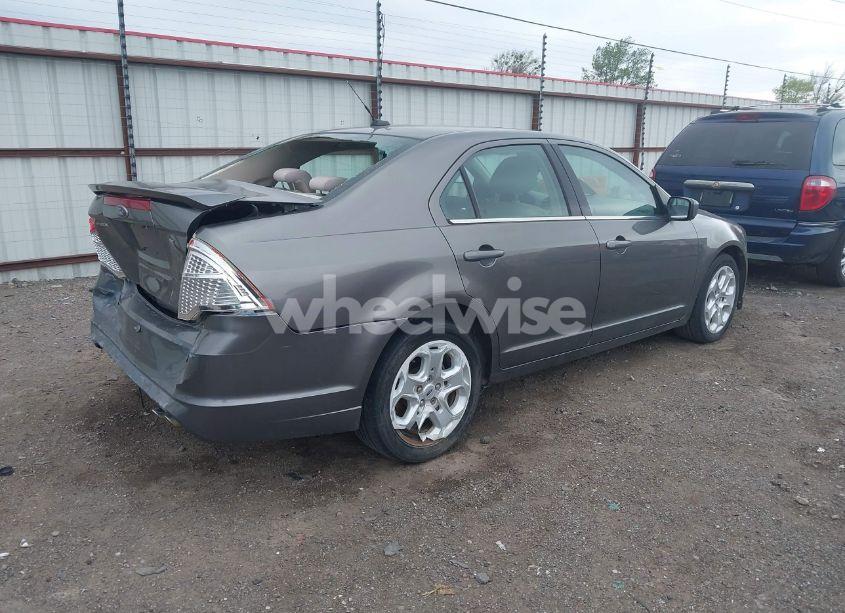 Photo 4 of 2010 Ford Fusion SE (VIN 3FAHP0HA9AR430936)