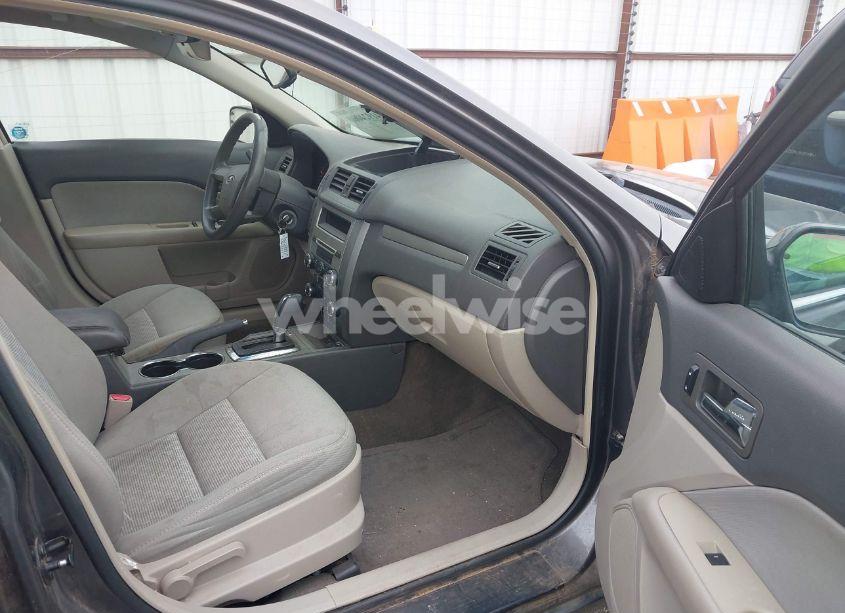 Photo 5 of 2010 Ford Fusion SE (VIN 3FAHP0HA9AR430936)