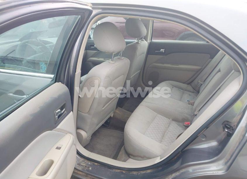 Photo 8 of 2010 Ford Fusion SE (VIN 3FAHP0HA9AR430936)