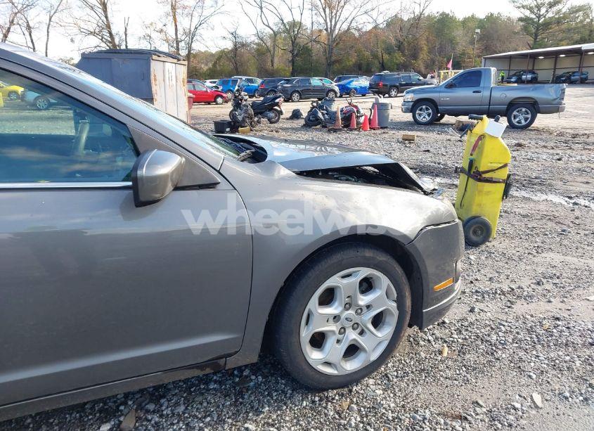 Photo 13 of 2011 Ford Fusion SE (VIN 3FAHP0HA9BR103051)