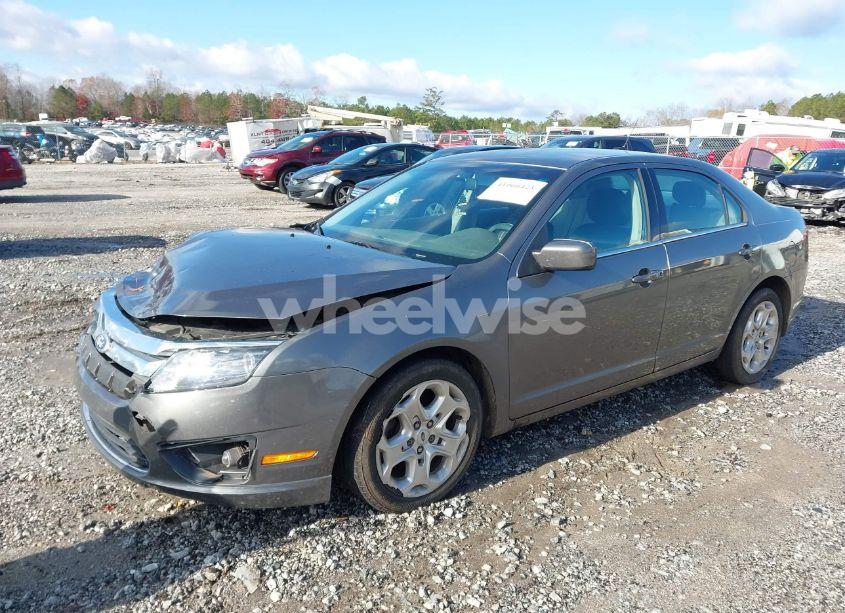 Photo 2 of 2011 Ford Fusion SE (VIN 3FAHP0HA9BR103051)