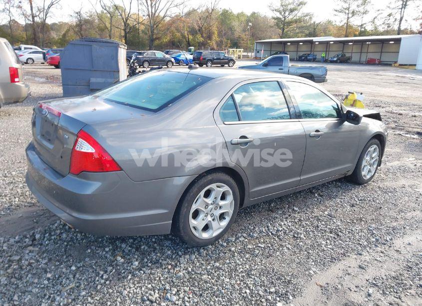 Photo 4 of 2011 Ford Fusion SE (VIN 3FAHP0HA9BR103051)