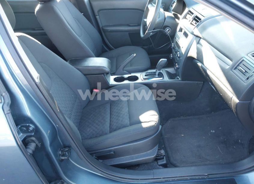 Photo 5 of 2011 Ford Fusion SE (VIN 3FAHP0HA9BR146613)