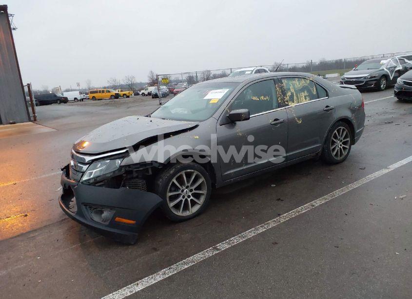 Photo 2 of 2011 Ford Fusion SE (VIN 3FAHP0HA9BR147650)