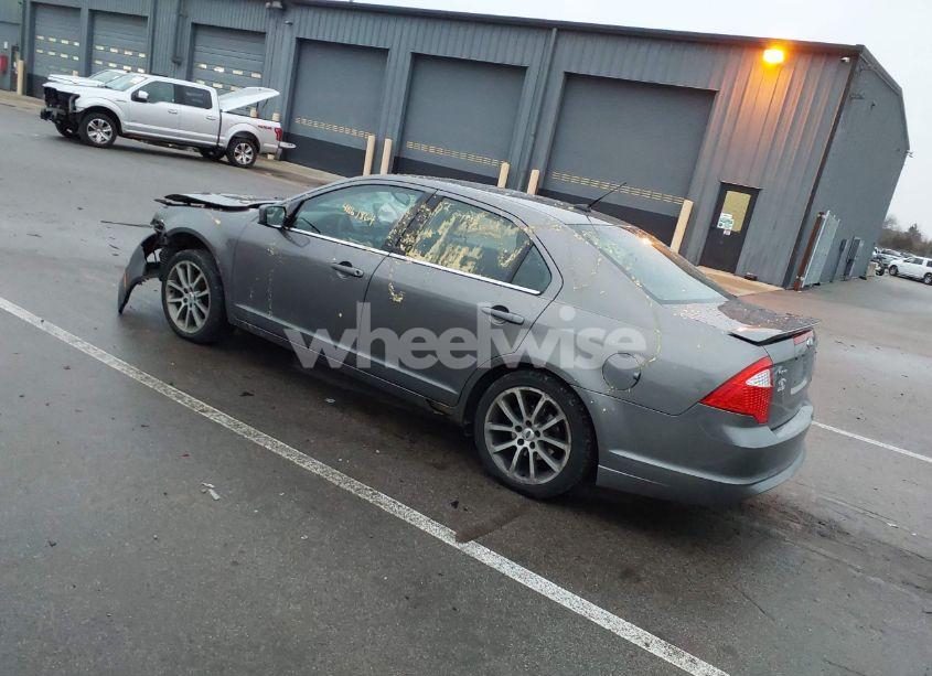 Photo 3 of 2011 Ford Fusion SE (VIN 3FAHP0HA9BR147650)