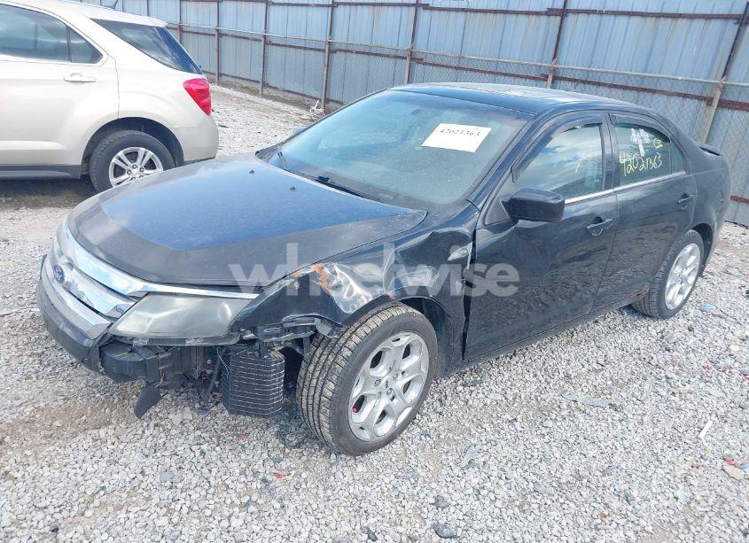 Photo 2 of 2011 Ford Fusion SE (VIN 3FAHP0HA9BR153707)