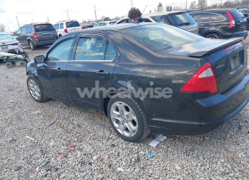 Photo 3 of 2011 Ford Fusion SE (VIN 3FAHP0HA9BR153707)