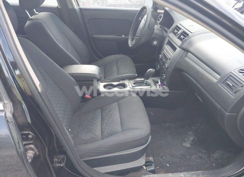 Photo 5 of 2011 Ford Fusion SE (VIN 3FAHP0HA9BR153707)