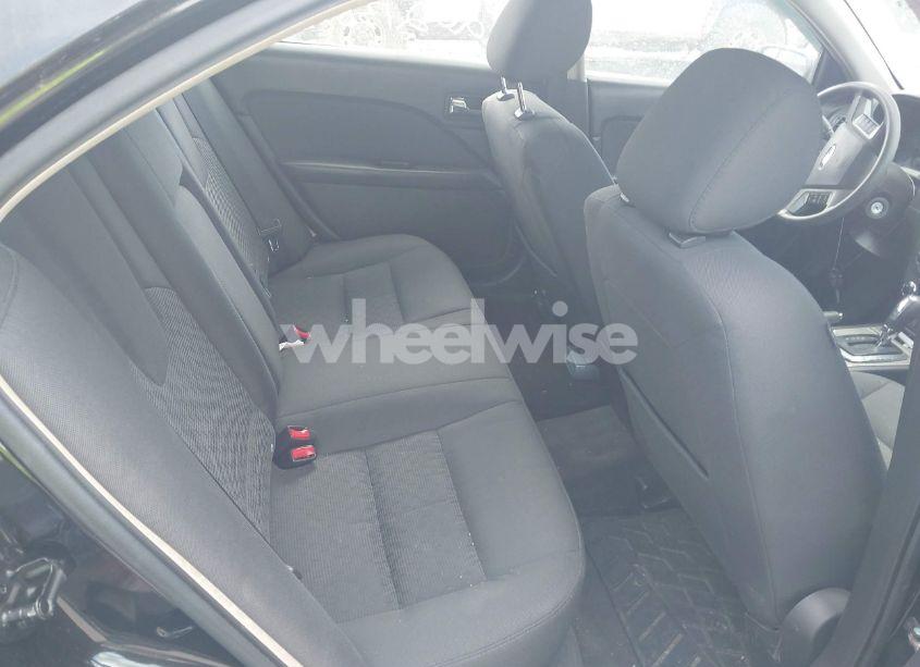 Photo 8 of 2011 Ford Fusion SE (VIN 3FAHP0HA9BR153707)