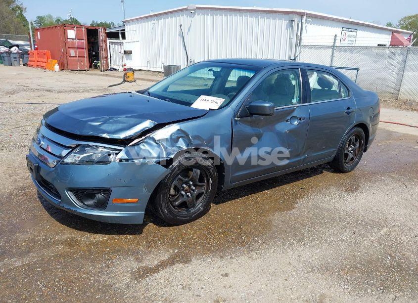 Photo 2 of 2011 Ford Fusion SE (VIN 3FAHP0HA9BR159555)