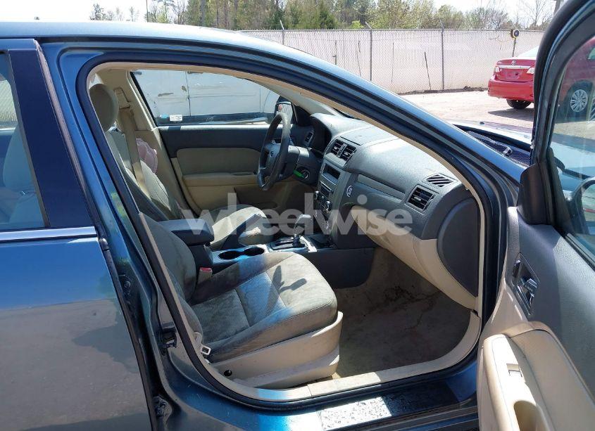 Photo 5 of 2011 Ford Fusion SE (VIN 3FAHP0HA9BR159555)