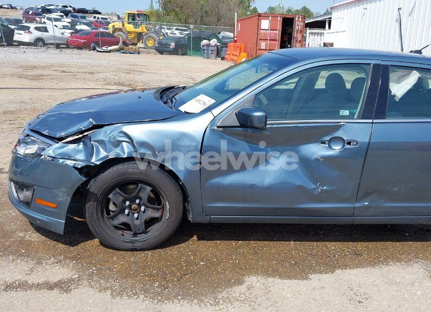 Photo 6 of 2011 Ford Fusion SE (VIN 3FAHP0HA9BR159555)