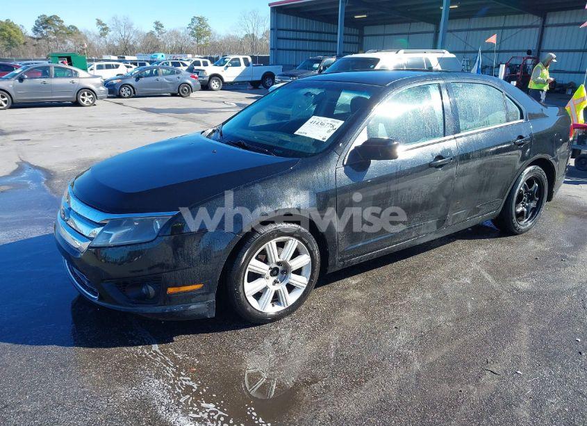 Photo 2 of 2011 Ford Fusion SE (VIN 3FAHP0HA9BR190885)