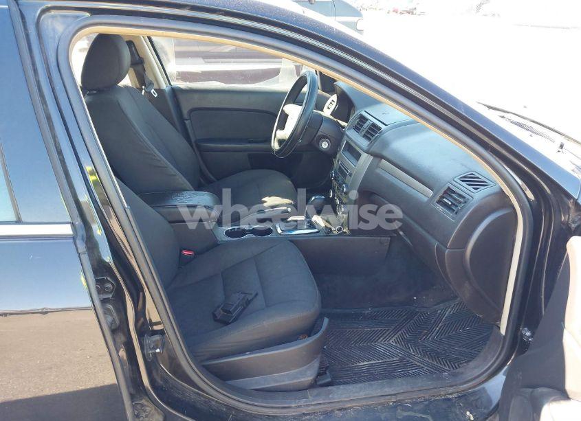 Photo 5 of 2011 Ford Fusion SE (VIN 3FAHP0HA9BR190885)