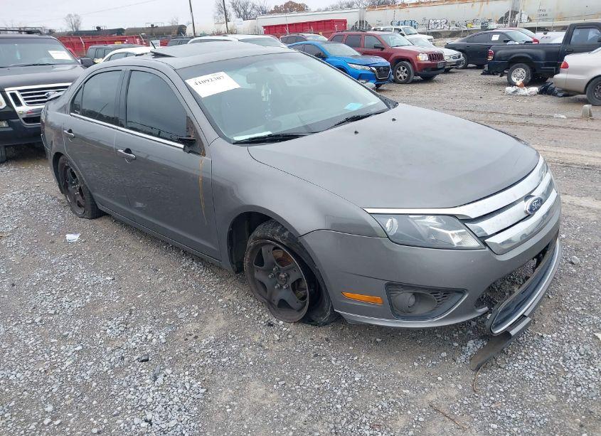 2011 Ford Fusion SE (VIN 3FAHP0HA9BR194516) main photo