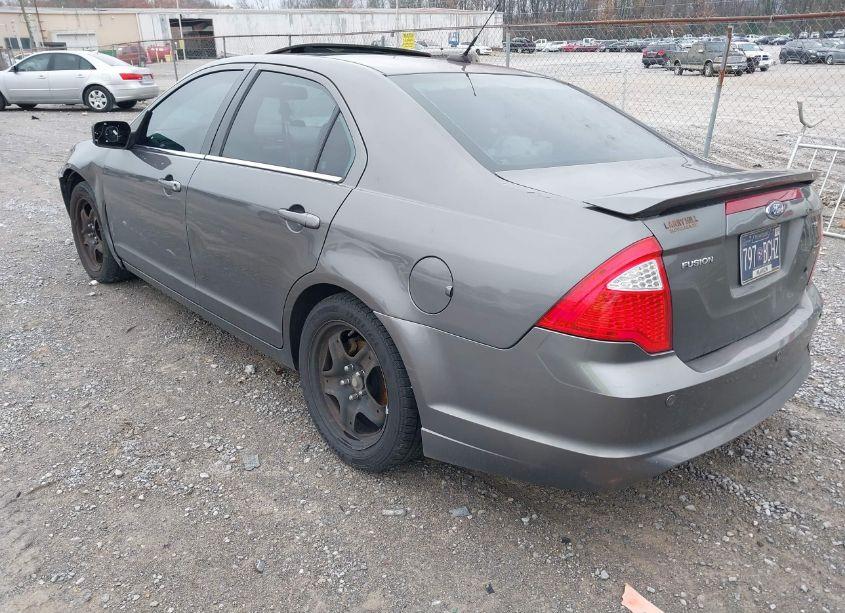 Photo 3 of 2011 Ford Fusion SE (VIN 3FAHP0HA9BR194516)