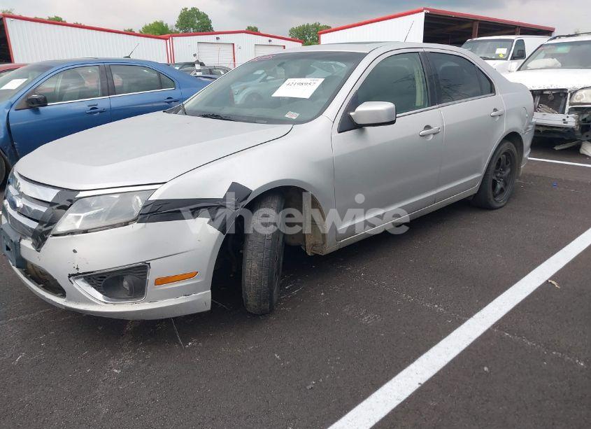 Photo 2 of 2011 Ford Fusion SE (VIN 3FAHP0HA9BR206583)