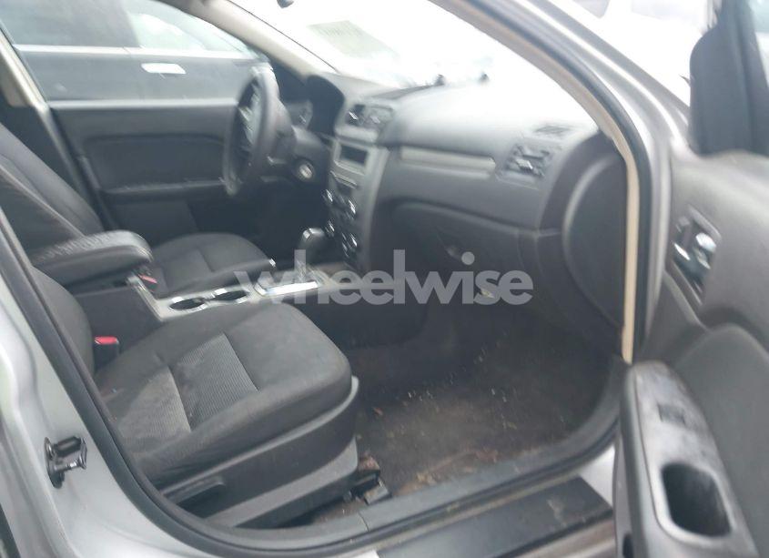 Photo 5 of 2011 Ford Fusion SE (VIN 3FAHP0HA9BR206583)