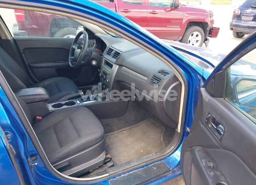 Photo 5 of 2011 Ford Fusion SE (VIN 3FAHP0HA9BR244203)