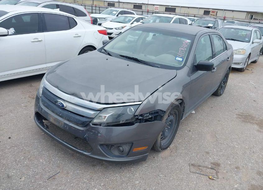 Photo 2 of 2011 Ford Fusion SE (VIN 3FAHP0HA9BR247974)