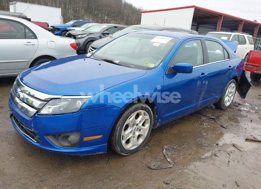 Photo 2 of 2011 Ford Fusion SE (VIN 3FAHP0HA9BR255721)