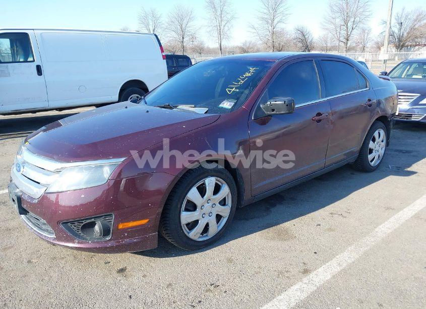 Photo 2 of 2011 Ford Fusion SE (VIN 3FAHP0HA9BR289366)