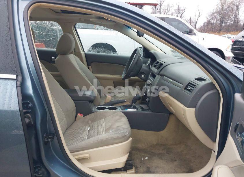 Photo 5 of 2011 Ford Fusion SE (VIN 3FAHP0HA9BR297578)