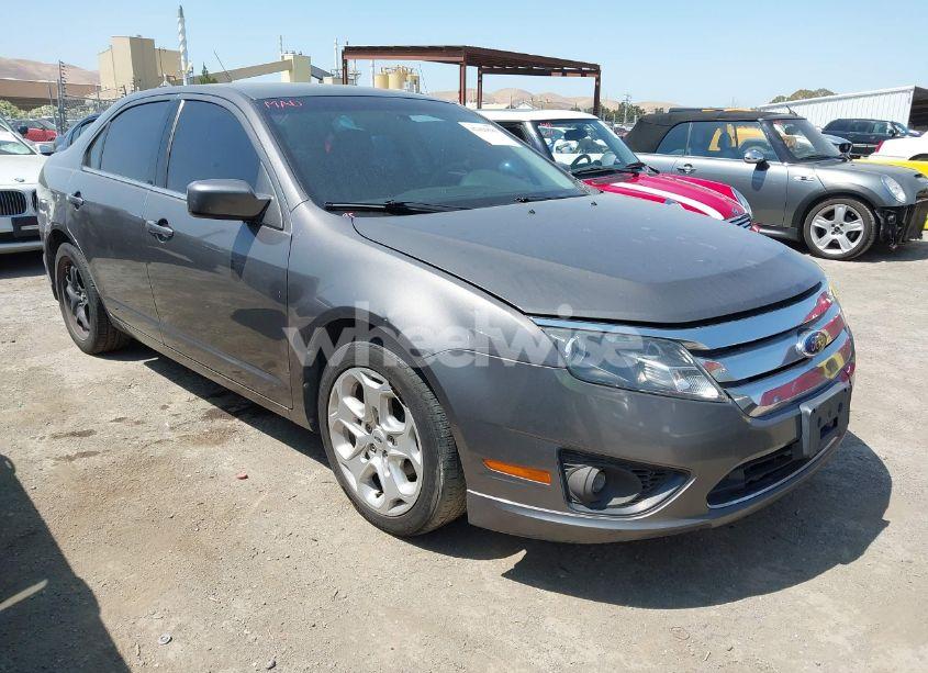 2011 Ford Fusion SE (VIN 3FAHP0HA9BR323824) main photo