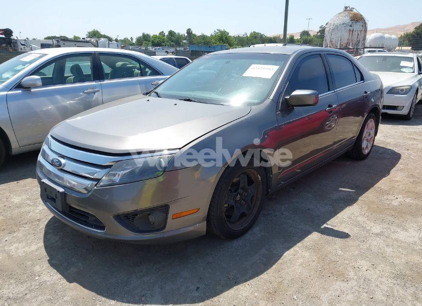 Photo 2 of 2011 Ford Fusion SE (VIN 3FAHP0HA9BR323824)