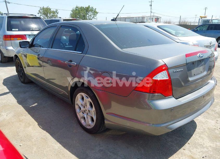 Photo 3 of 2011 Ford Fusion SE (VIN 3FAHP0HA9BR323824)