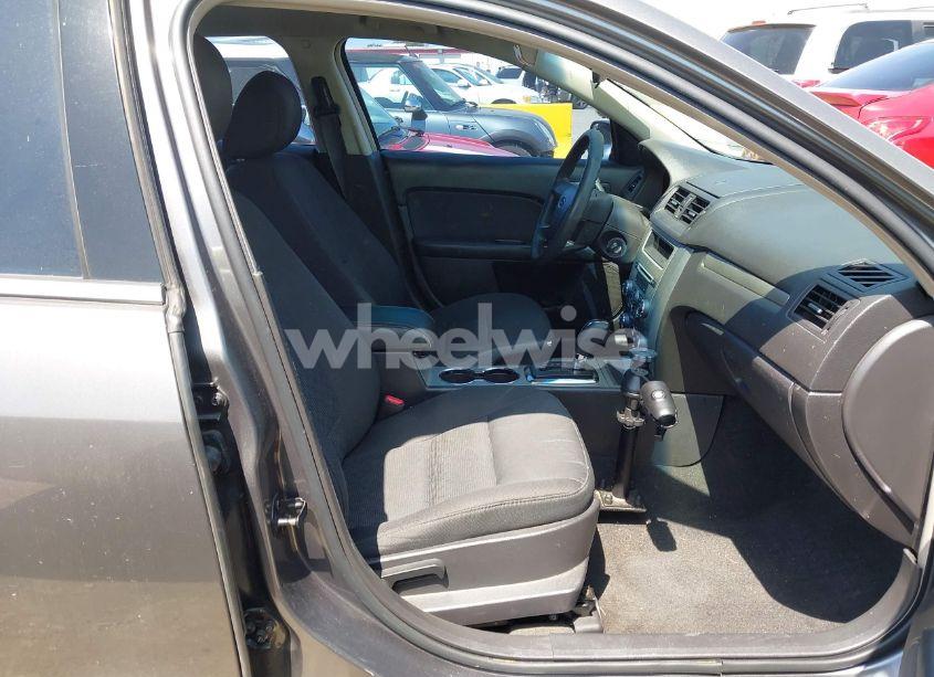 Photo 5 of 2011 Ford Fusion SE (VIN 3FAHP0HA9BR323824)