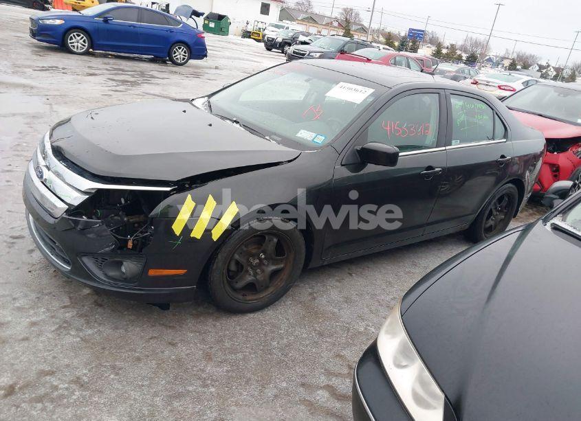 Photo 2 of 2011 Ford Fusion SE (VIN 3FAHP0HA9BR328425)