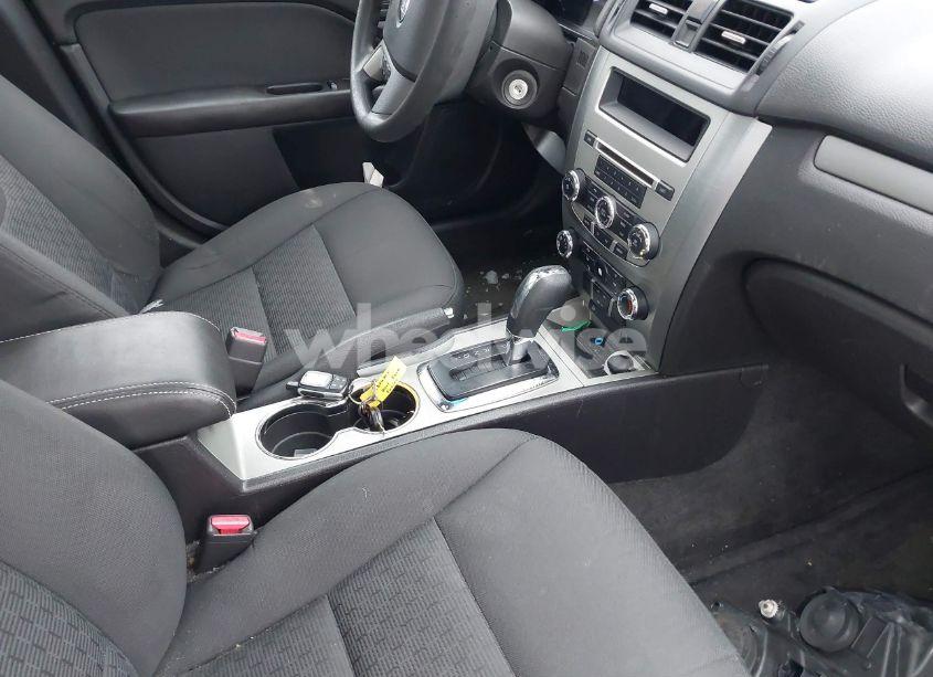 Photo 5 of 2011 Ford Fusion SE (VIN 3FAHP0HA9BR328425)