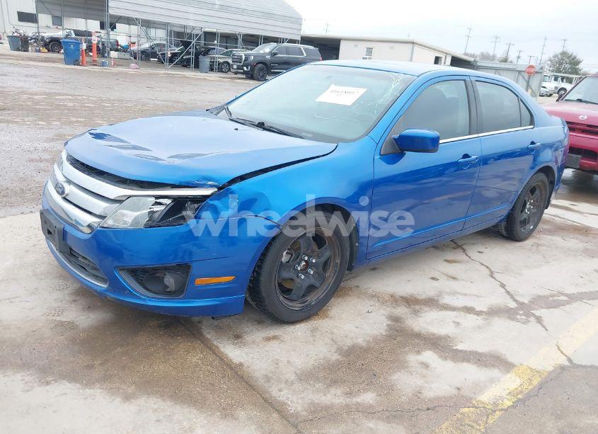 Photo 2 of 2011 Ford Fusion SE (VIN 3FAHP0HA9BR342373)