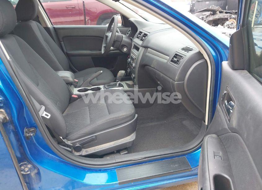 Photo 5 of 2011 Ford Fusion SE (VIN 3FAHP0HA9BR342373)