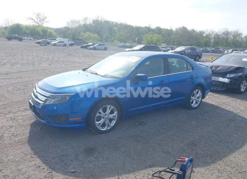 Photo 2 of 2012 Ford Fusion SE (VIN 3FAHP0HA9CR128582)