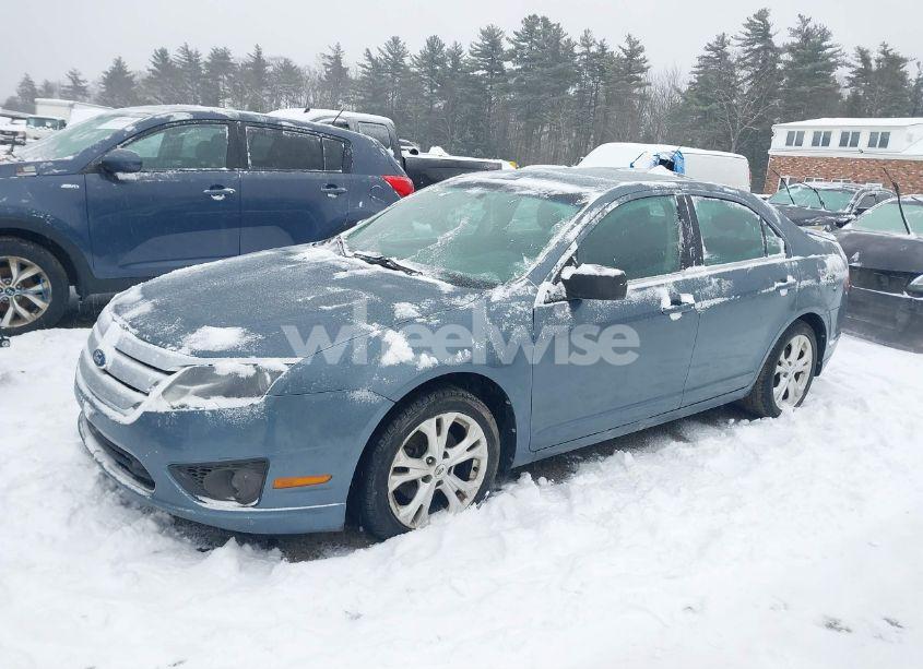 Photo 2 of 2012 Ford Fusion SE (VIN 3FAHP0HA9CR135810)