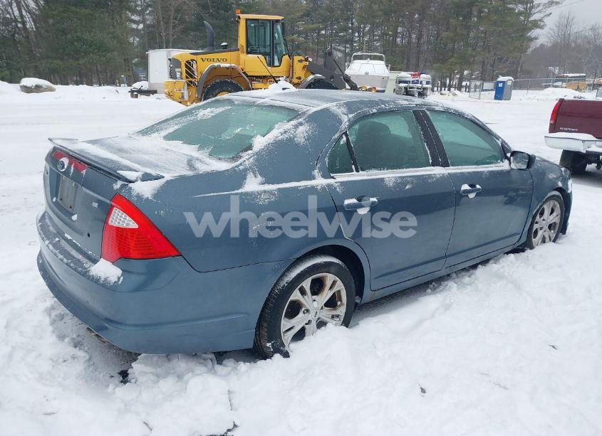 Photo 4 of 2012 Ford Fusion SE (VIN 3FAHP0HA9CR135810)