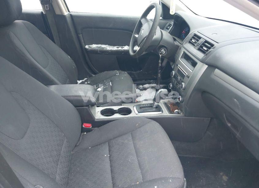 Photo 5 of 2012 Ford Fusion SE (VIN 3FAHP0HA9CR135810)